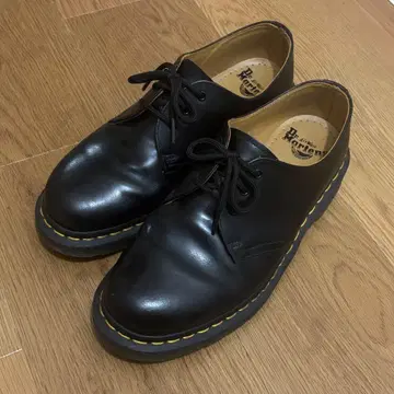 닥터마틴 3홀 26.0cm UK7 사이즈