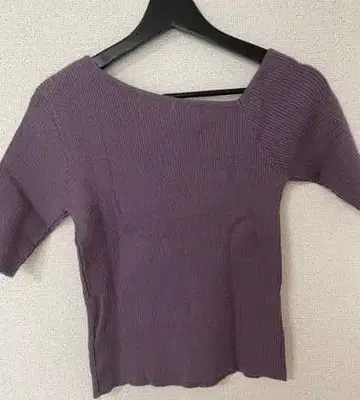 리브 오프숄더 반팔 티셔츠 퍼플