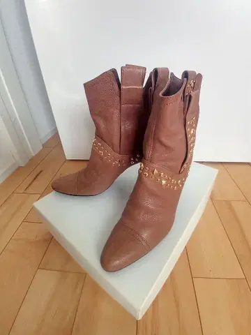 새상품급 세븐틴 엘르 서티 숏부츠