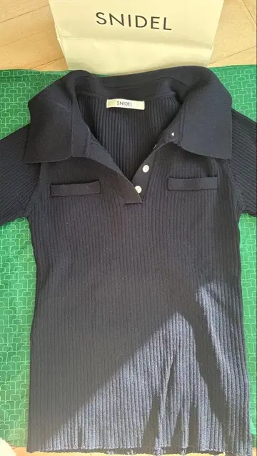 SNIDEL 다크 네이비 리브 피케 셔츠