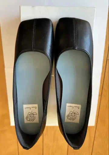 엠마 프란세스 블랙 펌프스 스퀘어토