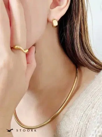 STOORK 메탈 커브 초커 골드