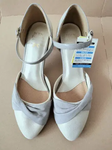 BODY FOCUS 스트랩 포함 펌프스 그레이/화이트