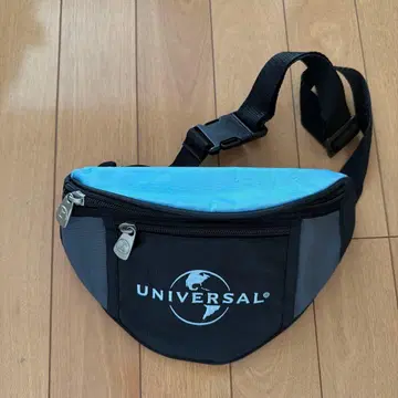 UNIVERSAL 바디백 파랑/블랙