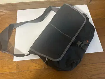 에네스베 숄더백 블랙