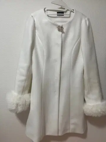 evelyn 비쥬 코트 2023 화이트