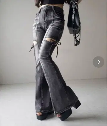 me+em select 컷 아웃 리본 빈티지 스트레치 플레어 데님