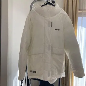 RVCA 화이트 다운 자켓
