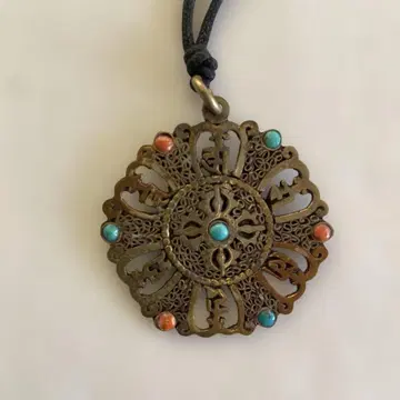 꽃 무늬 시스루 디자인의 티베트 민족 목걸이