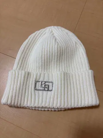 GYDA 화이트 니트 모자
