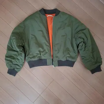 올리브 그린 봄버 자켓