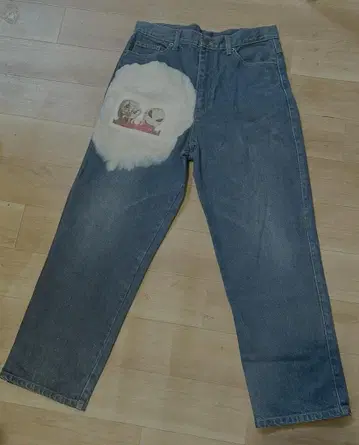 그림을 붙인 진 팬츠