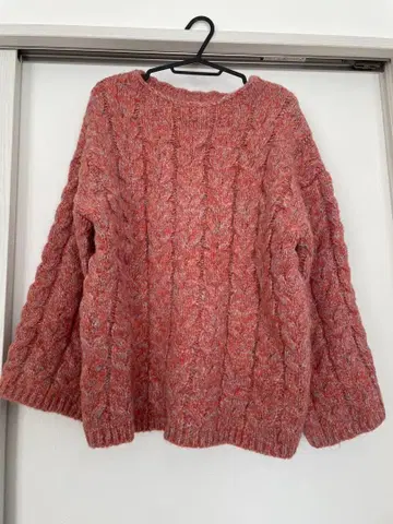 DISCOAT 케이블 짜임 소매 플레어 풀오버