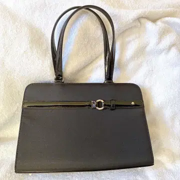 심플 블랙 핸드백