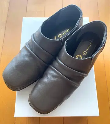 지금은 박스 포함! 돌체 신발 소가죽 턱 들어간 슬립온
