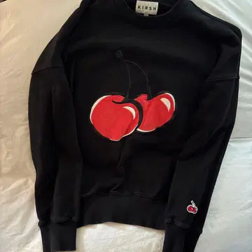 키르시 KIRSH 체리 자수 블랙 맨투맨