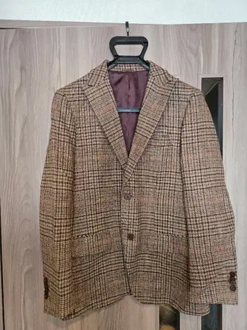 영국 신사가 될 수 있는 피크드 라펠 울 자켓