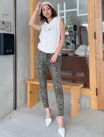 택 포함 새상품 GYDA 레오파드 무늬 스키니 팬츠