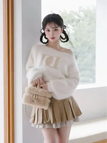 DD 로고 원숄더 니트탑