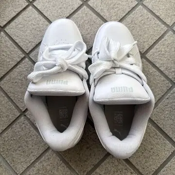 PUMA 화이트 스니커즈