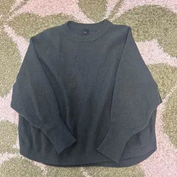 다크 그린 오버 사이즈 니트