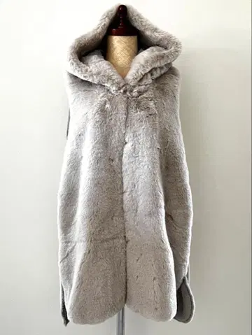 [미사용 새상품] 40%off 후드 부착 퍼 베스트