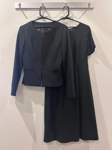 UNTITLED 다크 네이비 정장 세트 사이즈 2