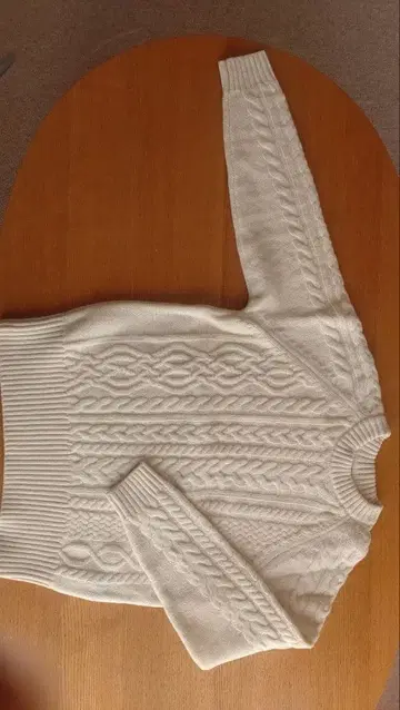 ROPE 아이보리 케이블 니트 스웨터