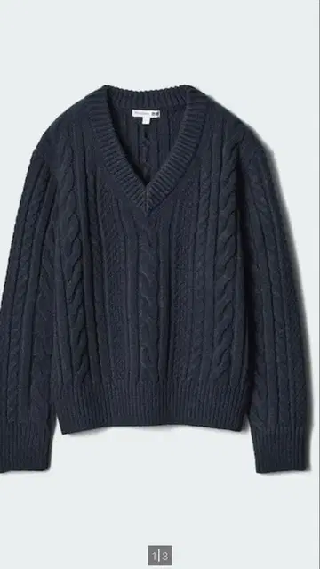 새상품 유니클로 네이비 케이블 짜임 V넥 스웨터