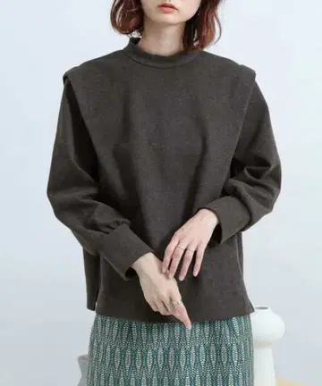 SENSE OF PLACE WEB/매장 한정판 숄더 턱 자카드 상의