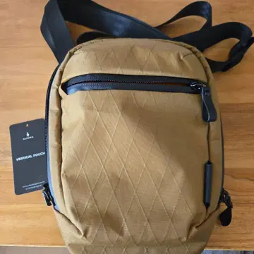 알파카 VERTICAL SLING 브라운 숄더백