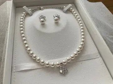 펄 목걸이와 귀걸이 세트