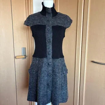 SUTSESO 스탠드 카라 튜닉 원피스