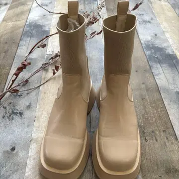 EVOL 사이드 고어 스트레치 통굽 부츠 아이보리 사이즈 L