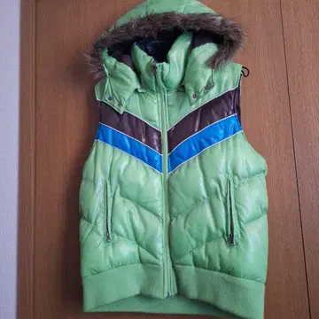 그린 후드 부착 다운 베스트