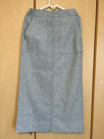 시니컬 그레이 타이트 스커트