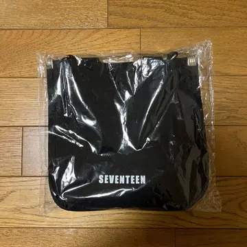 [ 새상품 미사용 ] SEVENTEEN 미니 크로스백