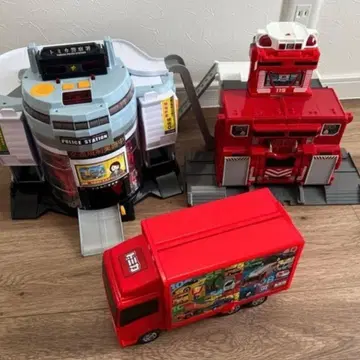 토미카 월드  변형! DX 폴리스 스테이션 경찰서 소방서