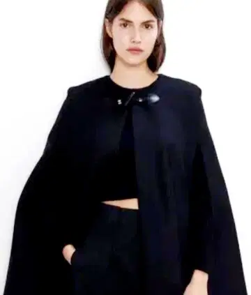 블랙 케이프 스타일 코트