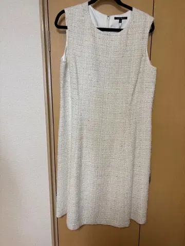 화이트 슬리브리스 트위드 원피스