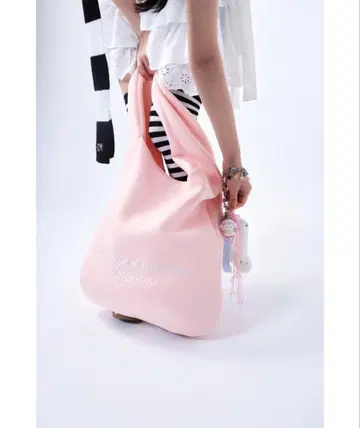 smyeon 소프트 터치 자수 숄더백 핑크