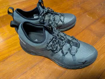 Mizuno GORE-TEX 다크 그레이 스니커즈