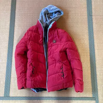 레드 다운 자켓 후드 부착