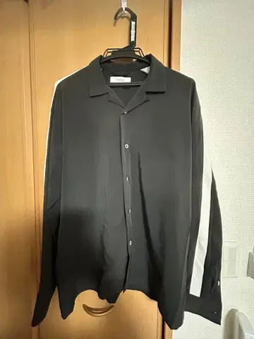 INHERIT 블랙 긴팔 셔츠 사이드 스트라이프