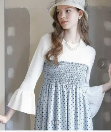 티아라 플레어 슬리브 리브 니트