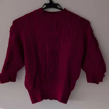 AMERI 와인 레드 케이블 니트 5부 소매