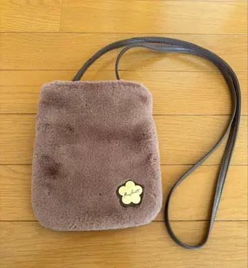 마리콴트 퍼가 귀여운 미니백