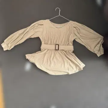 허리 벨트 포함 리브 소매 볼륨 상의 M