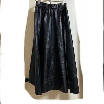 Mila Owen 블랙 인조 가죽 롱 플레어 스커트 M