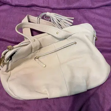 화이트 프린지 핸드백